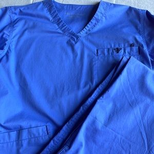 Med Couture scrubs med shirt, XS pants
